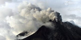 Letusan Gunung Etna Paksa Penutupan Bandara Catania
