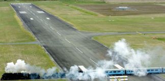 Wah, di Bandara Ada Jalur Kereta Api!