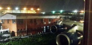 Pesawat Inggris Tabrak Bandara Afrika, 4 Orang Terluka