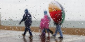 Tak Diantar Sampai Tujuan, Penumpang Jarah Pesawat!