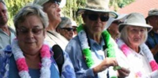 5 Wisatawan Asing Pertama di Indonesia pada 2014 Terima Penghargaan