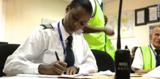Esther Mbabazi, Pilot Komersil Wanita Pertama di Rwanda: Kalian Tak Bisa Hidup dalam Rasa Takut