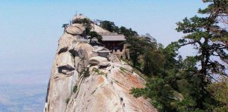 Lokasi Pendakian Yang Sangat Berbahaya Di Dunia