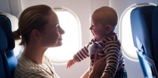 Tips Bayi Nyaman dalam Penerbangan