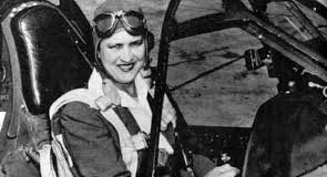 RAYMONDE DE LAROCHE, WANITA PERTAMA YANG MERAIH LISENSI PILOT