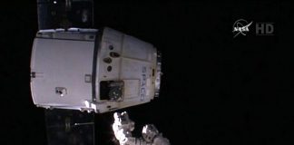 Pesawat Antariksa Mendarat di Samudera Pasifik