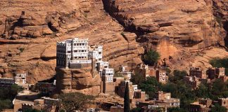 Dar al-Hajar: Istana Ini Berdiri di Atas Sebuah Batu Besar