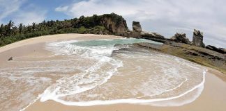 Pacitan Punya Pantai Soge yang Cantik