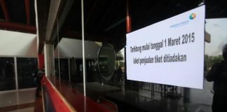 Penumpang Resah Karena Loket di Surabaya Ditutup