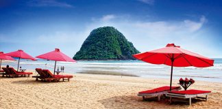 Inilah Pantai Pulau Merah di Banyuwangi Yang Memikat Hati