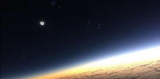 Pemandangan Gerhana Matahari Total Dari Luar Angkasa