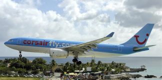 Maho Beach, Sensasi Dimana Pesawat Seperti Berada Diatas Kepala