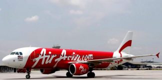 Penumpang AirAsia Muntah Karena “Terkurung 3 Jam” di Pesawat