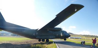 Hampir Tergilas Oleh Pesawat Militer