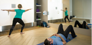 Berlatih Yoga di Bandara, Kok Bisa ?
