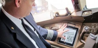 Pesawat Delay Gara-Gara iPad