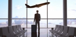 Pilih Mana Tidur di Bandara atau Hotel Transit Saat Pesawat Delay?