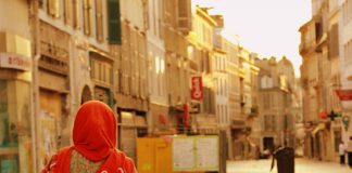 Hijab Modern untuk Travelling