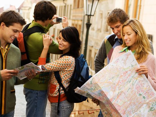 Mau Traveling Menyenangkan? Hindari Tipe Teman Ini Seperti Ini!