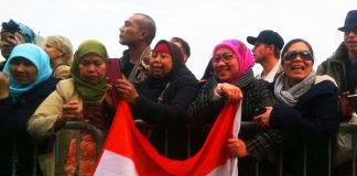 Ratusan WNI Histeris Sambut Presiden Jokowi di Belanda