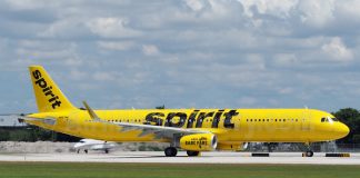 Penumpang Telanjang, Penerbangan Spirit Airlines Ditunda