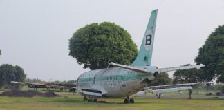 Daur Ulang Perabotan Dengan Lempengan Pesawat Tua