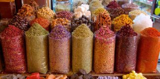 Cari Buah Tangan Khas Dubai, Disini Tempatnya!