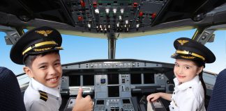 Biarkan Anak 10 Tahun Kendalikan Pesawat, Dua Pilot Diskors