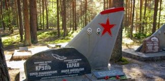 Ketika Sirip Ekor Pesawat Dijadikan Batu Nisan