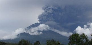Pagi Ini, Tremor Overscale Kembali Terasa di Gunung Agung Bali