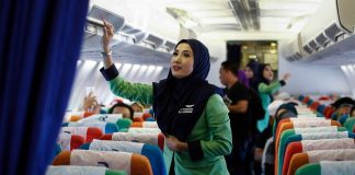 Agar Lebih Islami, Bupati Aceh Wajibkan Pramugari Untuk Berhijab