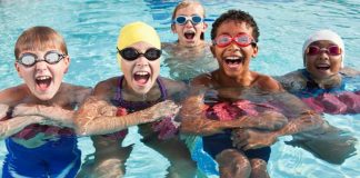 Tips Berenang di Hotel Bareng Si Kecil