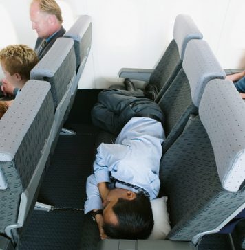 Ini Bahayanya Kalau Airporters Tidur Saat Take Off dan Landing