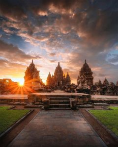 An enchanting spot to watch the sunset, don't you think? 
You're looking at the ...