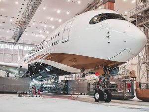 Penampakan pesawat Airbus A350-900 (Msn. 480) pertama pesanan Starlux Airlines 
...