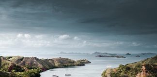 This is Komodo National Park, East Nusa Tenggara! Be amazed by the sweeping pano… This is Komodo National Park, East Nusa Tenggara! Be amazed by the sweeping pano...