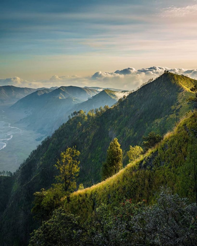 Who’s ready for an epic adventure in Kingkong Hill?
This aerial shot by @skysoul...