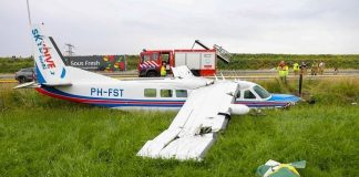 Skydive Teuge Cessna 208B Grand Caravan (PH-FST) made an emergency landing in a … Skydive Teuge Cessna 208B Grand Caravan (PH-FST) made an emergency landing in a ...
