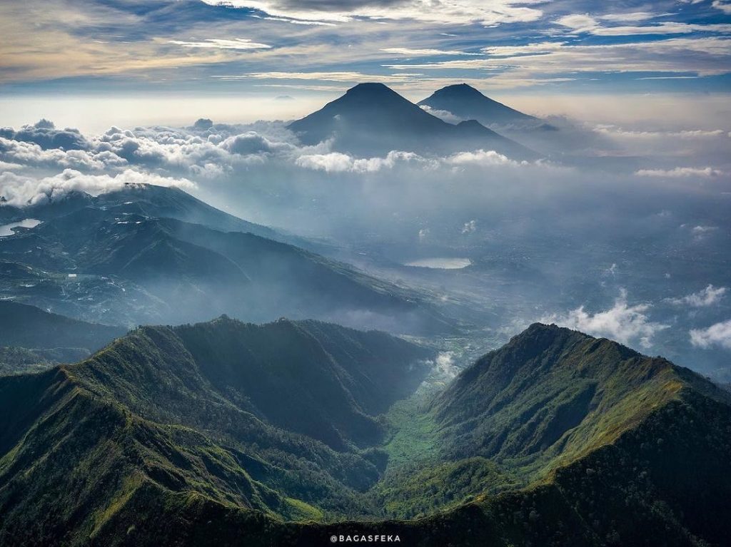An unbelievable view that looks straight out of a dream!You're looking at Mount...