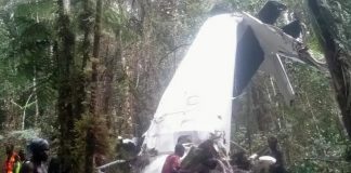 Setelah sempat terkendala cuaca buruk, tim evakuasi gabungan akhirnya berhasil m… Setelah sempat terkendala cuaca buruk, tim evakuasi gabungan akhirnya berhasil m...