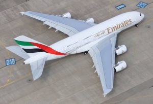 Maskapai Emirates telah mencapai kesepakatan dengan Airbus untuk memajukan pengi...