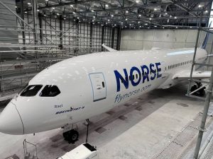 Berikut adalah penampakan pesawat Boeing 787-9 Dreamliner (Msn. 38779) pertama m...
