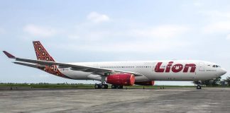 Sebuah pesawat Airbus A330-300 (PK-LEL) milik maskapai Batik Air yang sedang men… Sebuah pesawat Airbus A330-300 (PK-LEL) milik maskapai Batik Air yang sedang men...