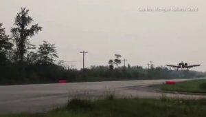 Berikut adalah cuplikan video saat Michigan Air National Guard melakukan latihan...