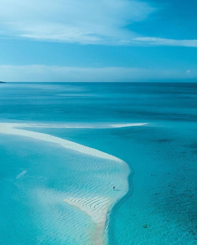 Aren’t these shades of blue soothing to the eyes? Comprised of 31 isles, the #D...