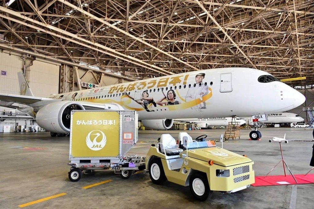 Penampakan pesawat Airbus A350-900 (JA06XJ) Japan Airlines dengan spesial livery...
