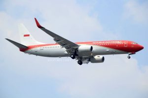 Penampakan pesawat kepresidenan Republik Indonesia Boeing 737-8U3 (BBJ2) dengan ...