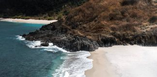Experience the tranquilizing atmosphere of the Mawi Beach in Lombok, West Nusa T… Experience the tranquilizing atmosphere of the Mawi Beach in Lombok, West Nusa T...