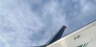 Sebuah pesawat Boeing 737-800 (XA-DRA) milik maskapai Aeromexico mengalami kerus… Sebuah pesawat Boeing 737-800 (XA-DRA) milik maskapai Aeromexico mengalami kerus...