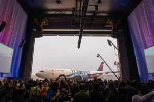 Penampakan pesawat Airbus A330Neo (N411DX) milik maskapai Delta dengan spesial l...